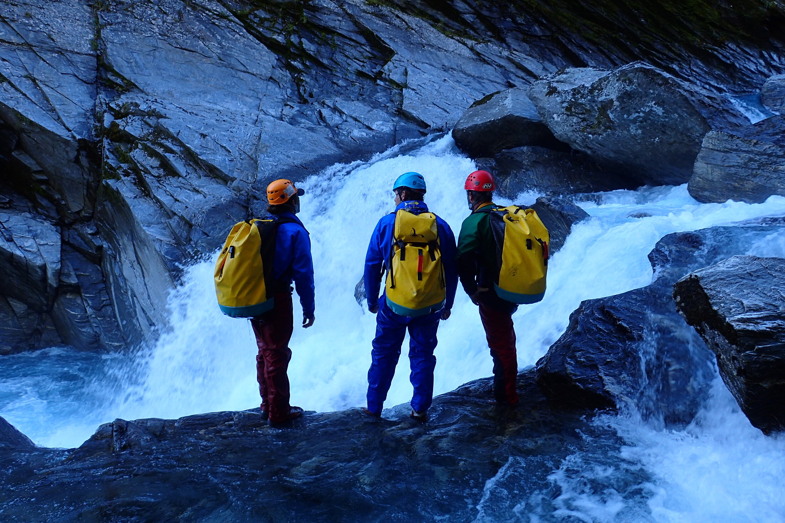 L’équipe engagée dans l’un des canyons d’Aotearoa.